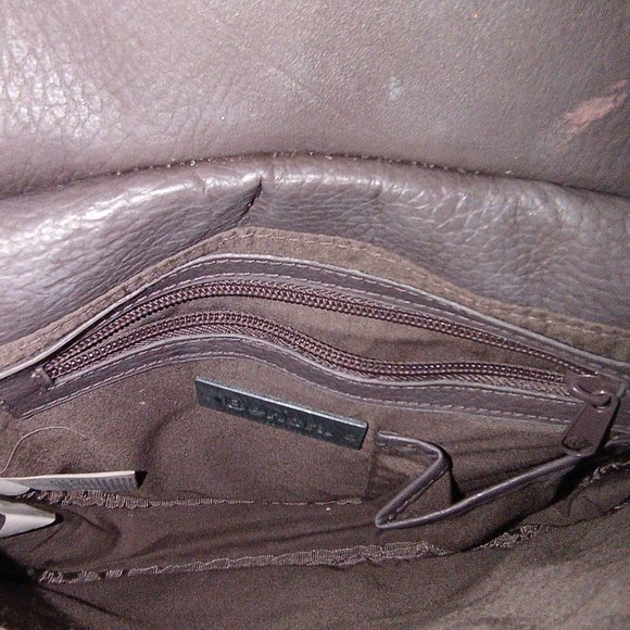 Grey Bench purse - Picture 11 of 13